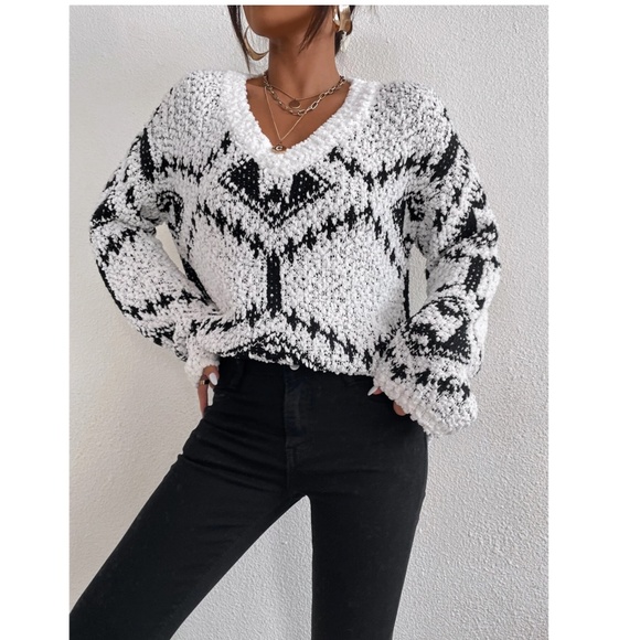 Geometric Aztec Printed White Black Sweater V-Neck Oversized Knit - Picture 7 of 9